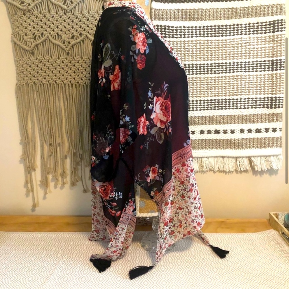 Xhilaration black floral tassel accent kimono